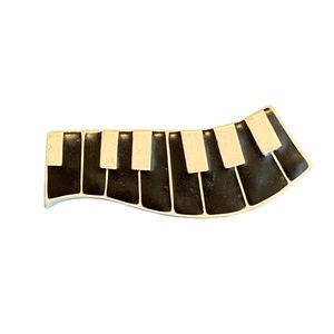 DL Piano keys brooch